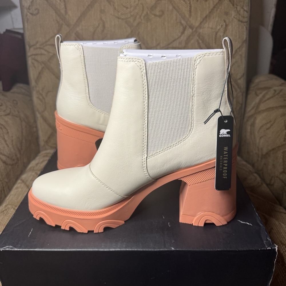 Sorel Women's Cream and Orange Boots - Picture 5 of 9
